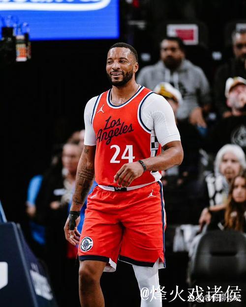 哈登半场5投2中,三分3中2得到7分2篮板3助攻2抢断 哈登半场5投2中,三分3中2得到7分2篮板3助攻2抢断